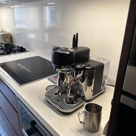 Private 1 Bed Accom With Bathroom In A 3 Bed Apartment - Melb Cbd, Regency Towers - Free Parking, Wifi And Pool 멜번 외부 사진