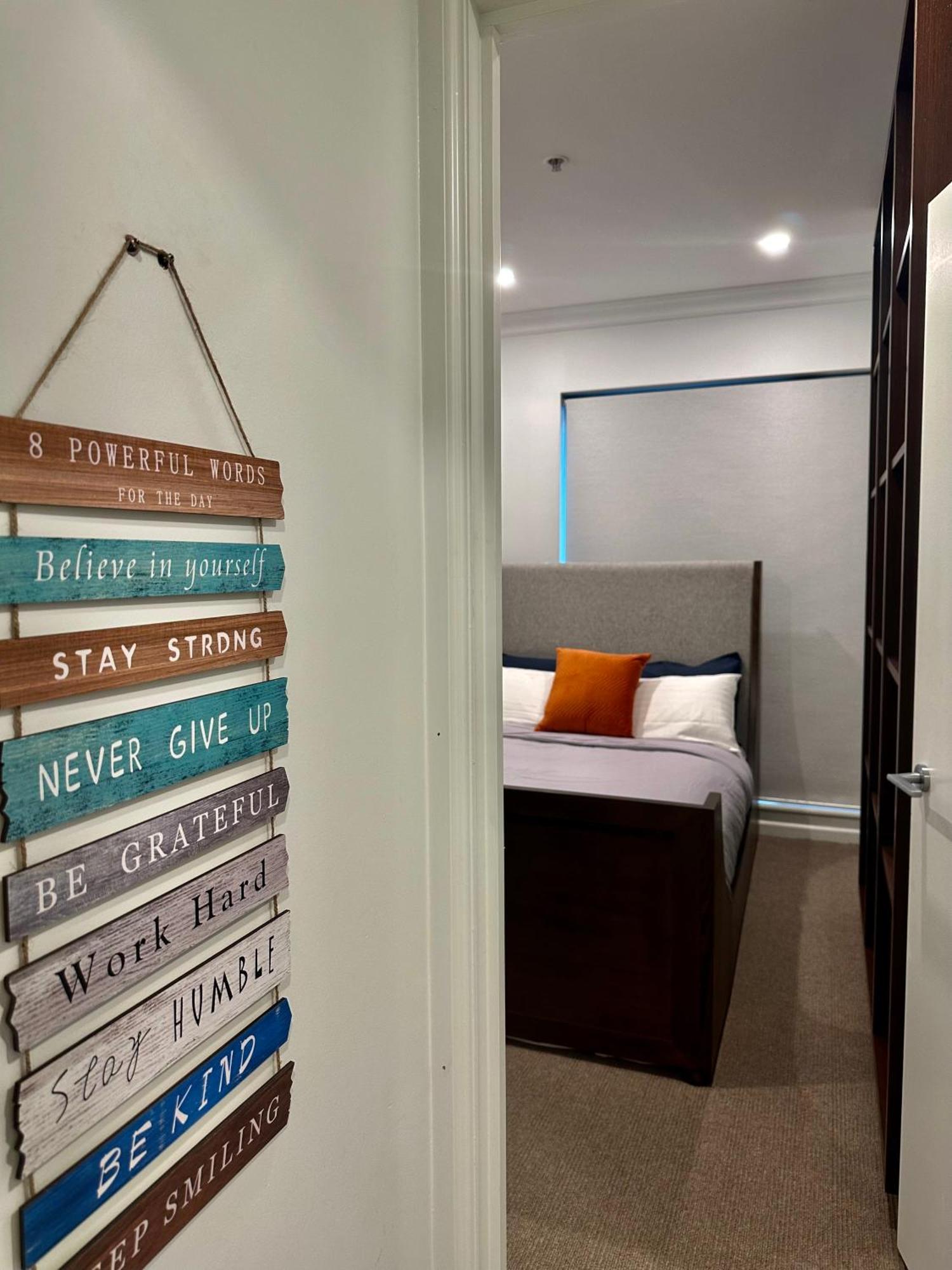 Private 1 Bed Accom With Bathroom In A 3 Bed Apartment - Melb Cbd, Regency Towers - Free Parking, Wifi And Pool 멜번 외부 사진